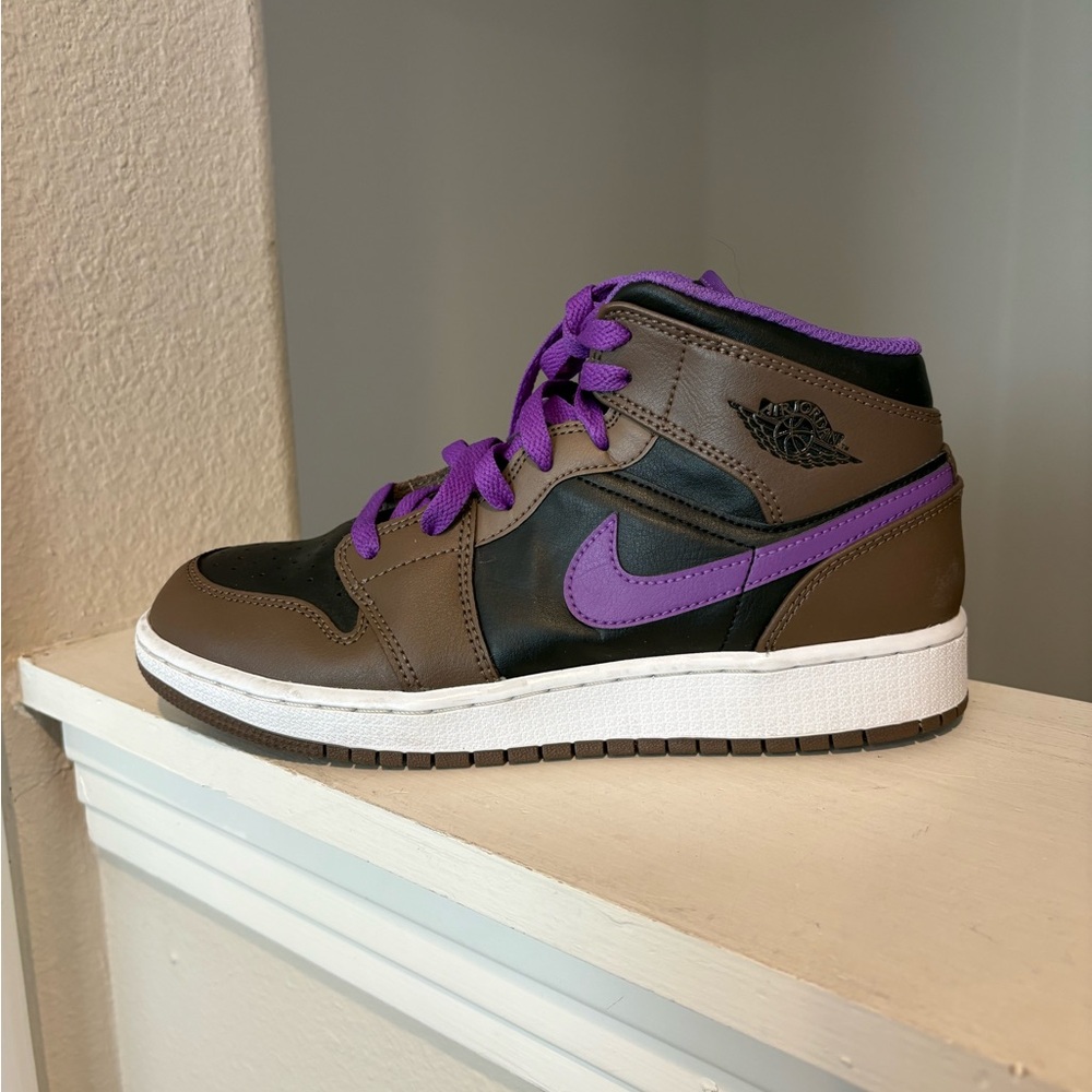 Nike Air Jordan 1 Mid GS Mocha Brown Purple DQ8423-215 Youth Size 6Y Women’s 7.5 - Picture 4 of 9